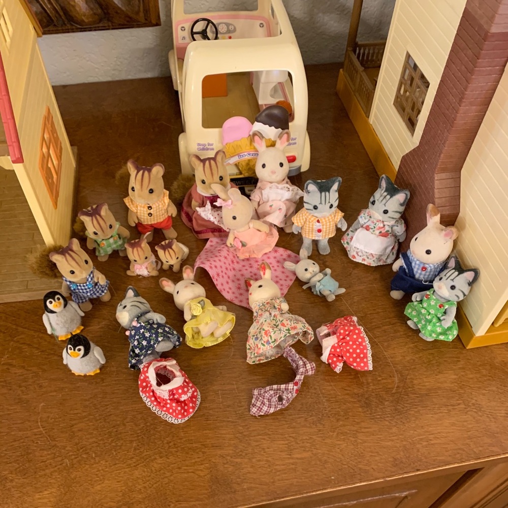 Calico Critters, house, cabin, ice cream truck